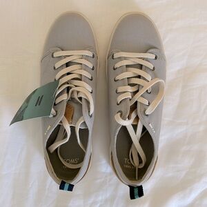 NWT Tom’s Travel Lite Low Sneakers
